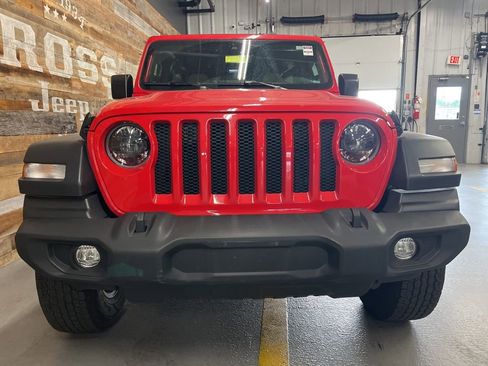 Used 2023 Jeep Wrangler Unlimited Sport w/ Sun And Sound Package AWD/4WD image 4