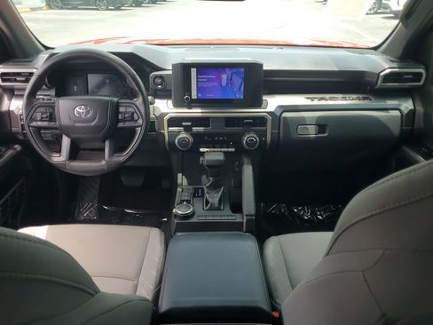 Certified 2025 Toyota Tacoma SR5 AWD/4WD image 17