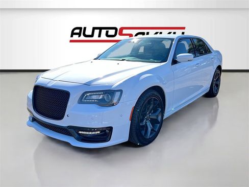 Used 2022 Chrysler 300 Touring L image 3