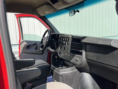 Used 2014 GMC Savana 2500 RWD image 18