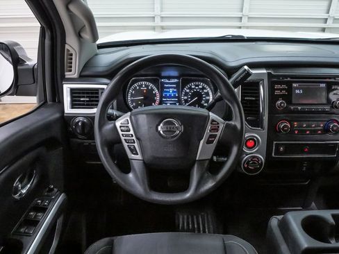 Used 2017 Nissan Titan SV image 18