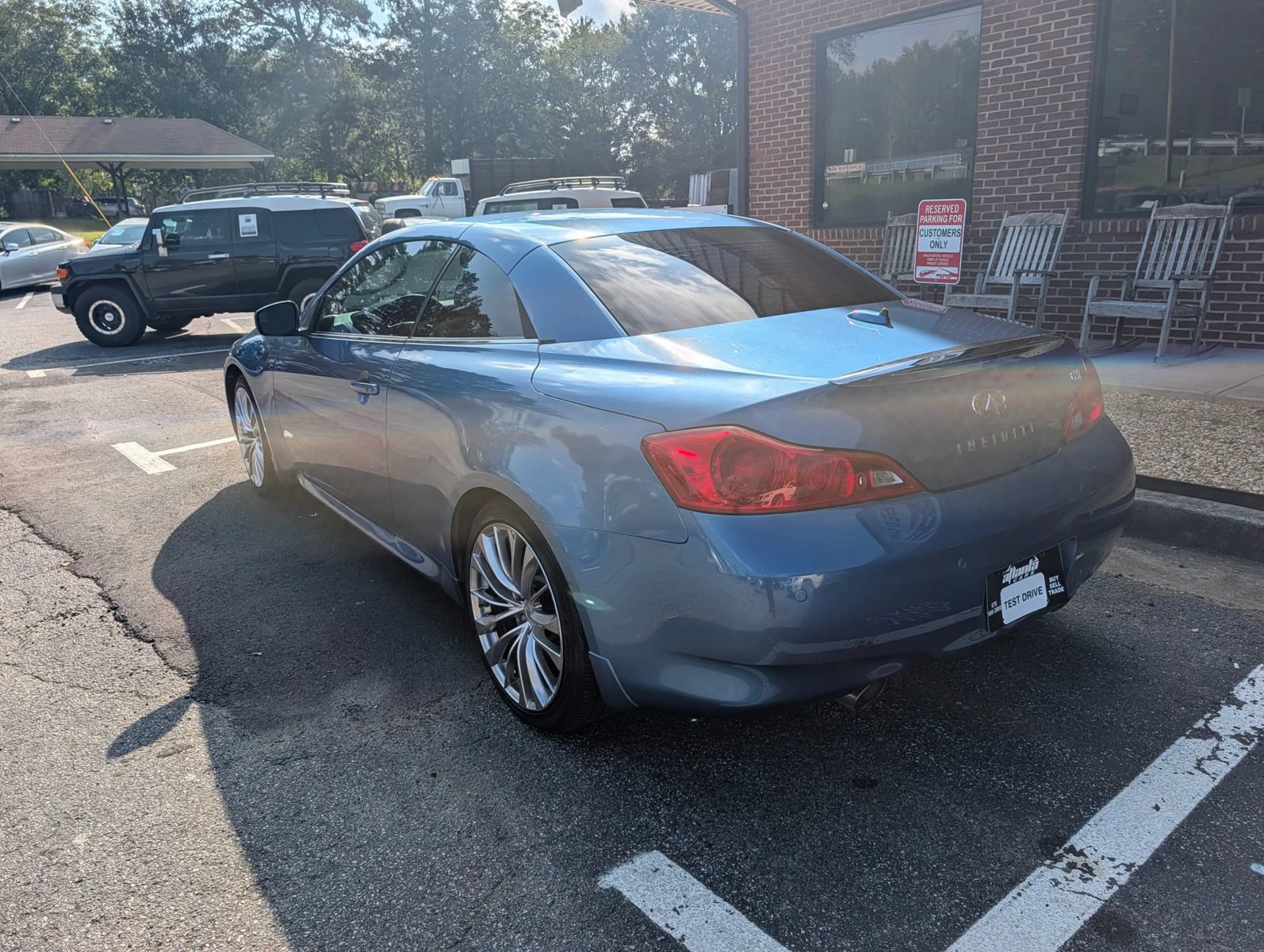 Used 2013 INFINITI G37 Convertible w/ Premium Pkg RWD image 3