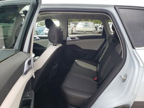 New 2026 Volkswagen Taos SE AWD/4WD image 7