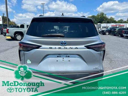 Used 2023 Toyota Sienna XLE FWD image 10