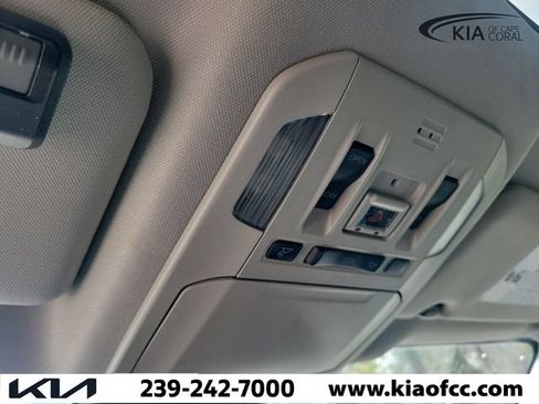Used 2023 Toyota Highlander XLE FWD image 29