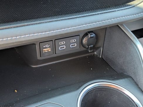 Used 2023 Toyota Highlander LE FWD image 8
