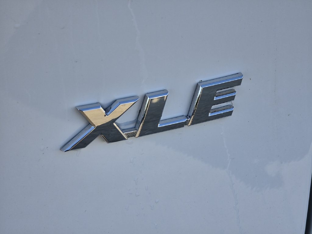 Used 2025 Toyota RAV4 XLE FWD image 11