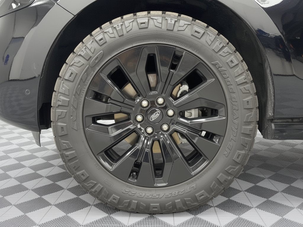 Used 2025 Ford Expedition Max Platinum w/ Stealth Appearance Package AWD/4WD image 13