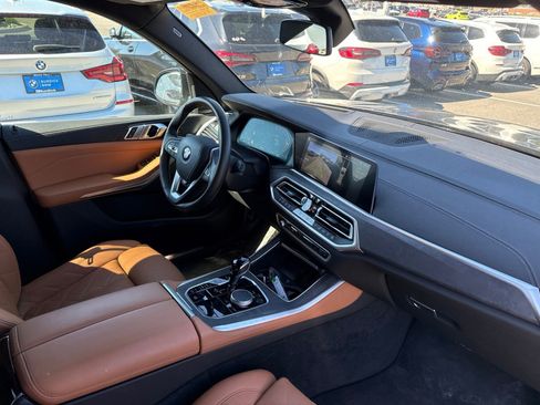Certified 2023 BMW X5 xDrive40i w/ Luxury Seating Package AWD/4WD image 17