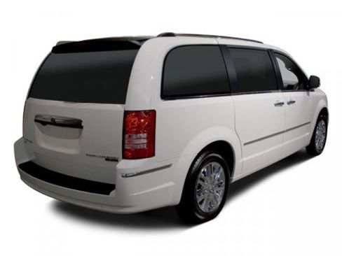 Used 2010 Chrysler Town & Country Touring image 3