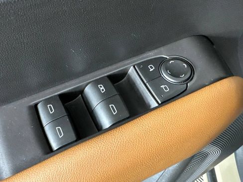 Certified 2023 GMC Canyon AT4 w/ AT4 Premium Package AWD/4WD image 36