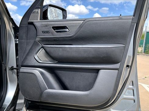 Used 2025 INFINITI QX80 Autograph w/ Autograph Exterior Package image 23