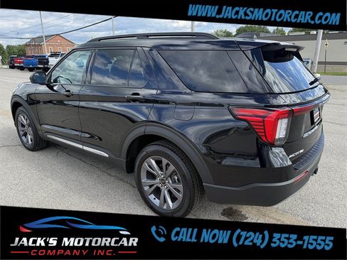 Used 2025 Ford Explorer Active w/ Active Comfort Package AWD/4WD image 11