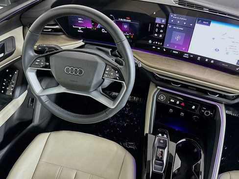 Used 2025 Audi Q5 Premium w/ Convenience Package image 6