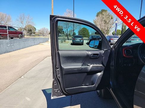 Used 2020 Toyota Tacoma TRD Sport image 11