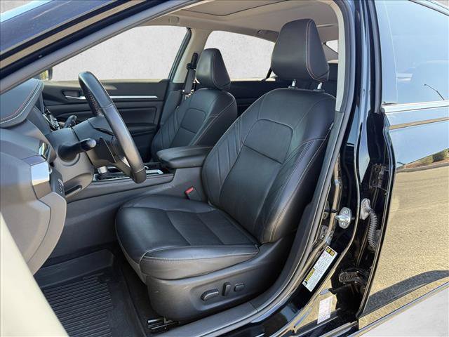 Used 2024 Nissan Altima 2.5 SR w/ SR Premium Package FWD image 11