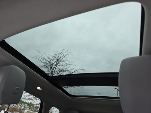 Used 2025 Land Rover Range Rover Evoque S image 30