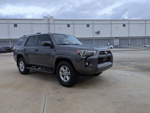Used 2021 Toyota 4Runner SR5 Premium image 3