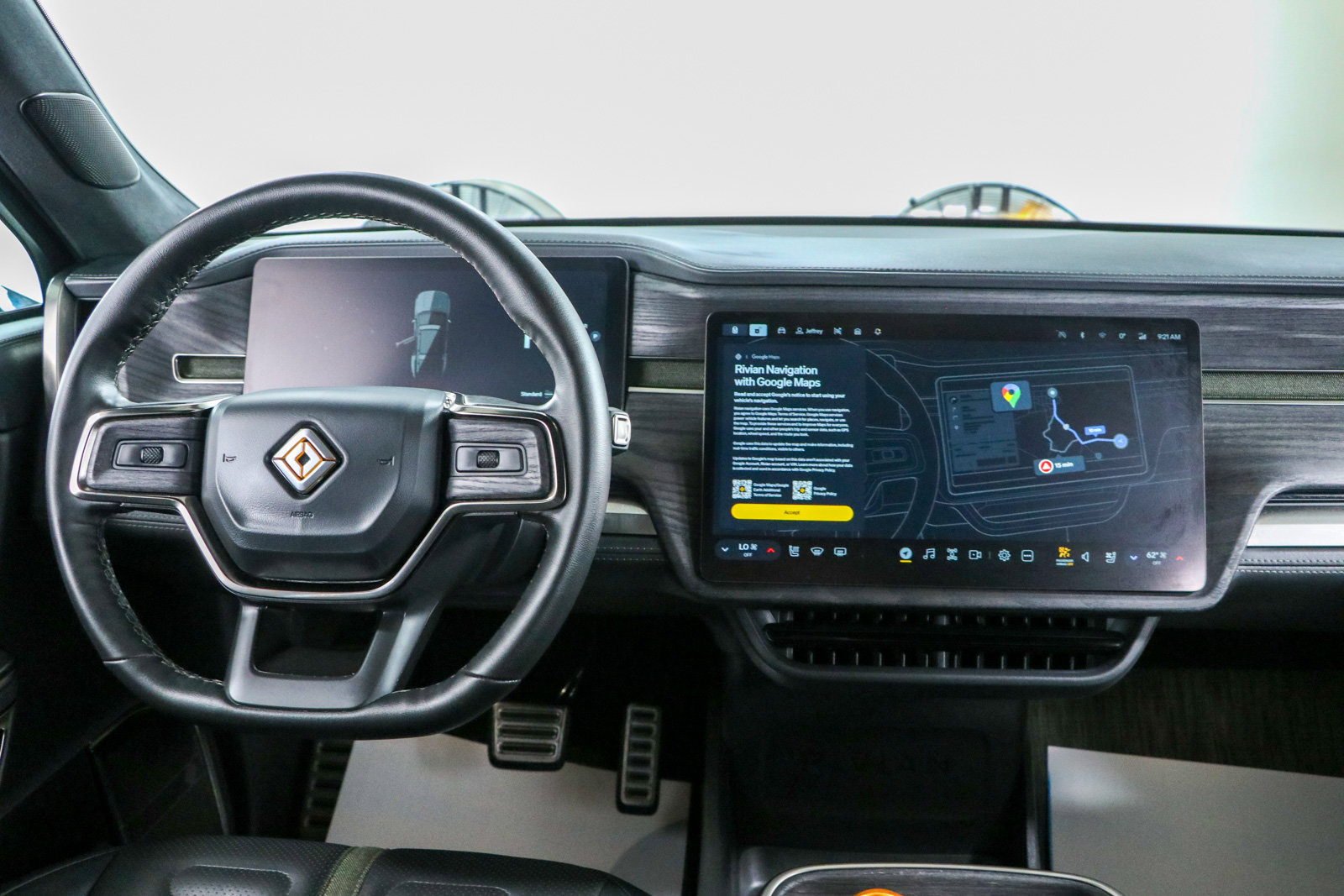 Used 2024 Rivian R1S Adventure Quad AWD/4WD image 17