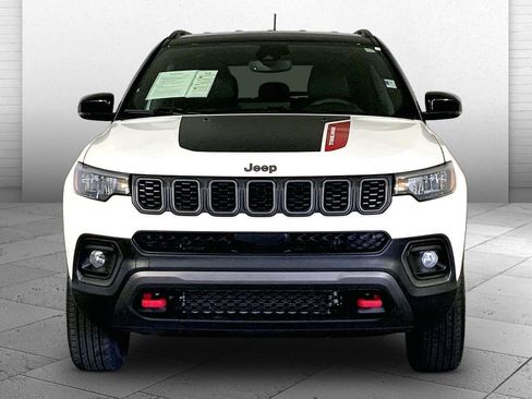 Used 2025 Jeep Compass Trailhawk AWD/4WD image 2