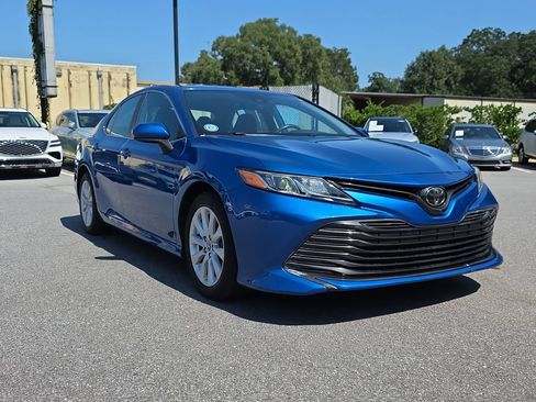 Used 2019 Toyota Camry LE FWD image 2
