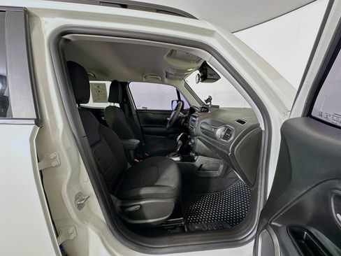 Used 2022 Jeep Renegade Latitude AWD/4WD image 30