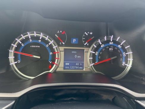 Used 2018 Toyota 4Runner SR5 Premium image 16