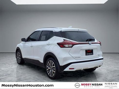 Certified 2021 Nissan Kicks SV FWD image 2