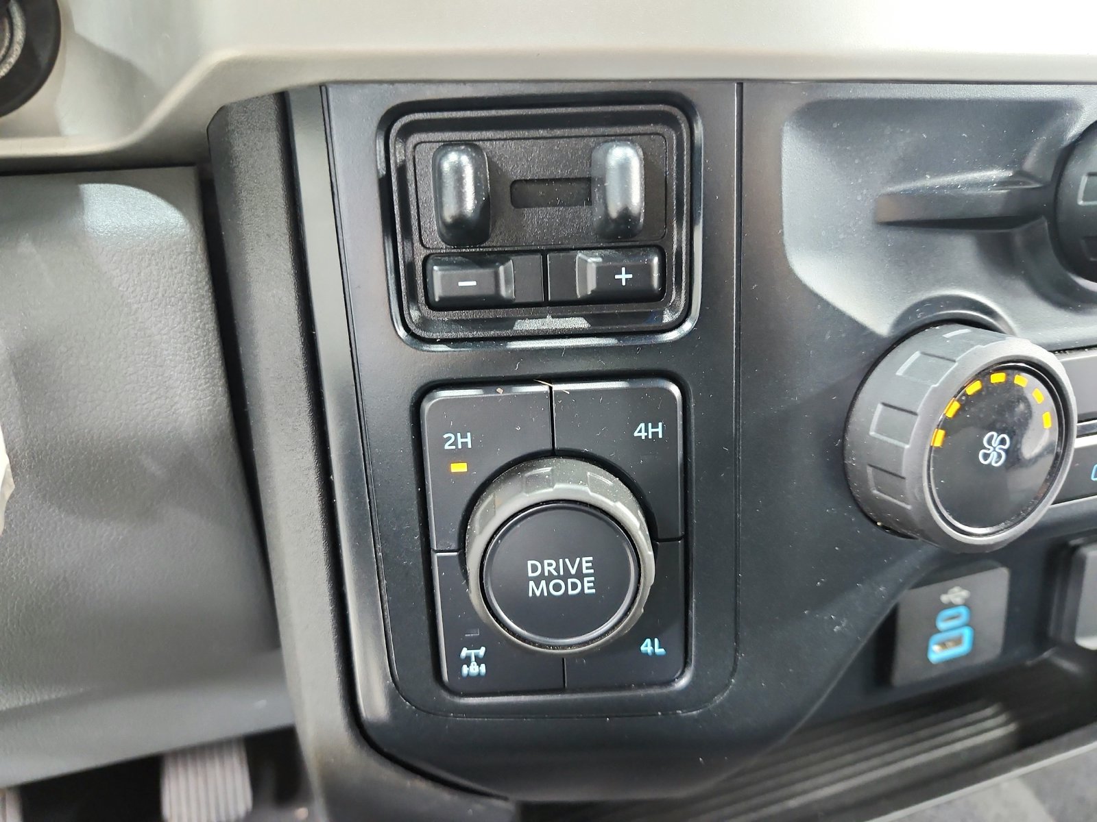 Used 2023 Ford F250 XL w/ STX Appearance Package AWD/4WD image 26