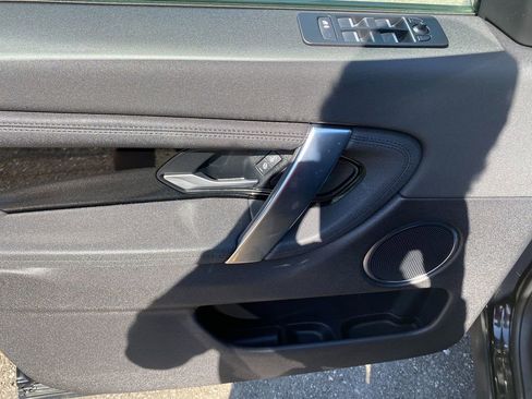 Used 2020 Land Rover Discovery Sport image 11