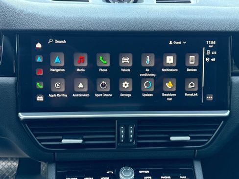 Used 2023 Porsche Cayenne Coupe image 22