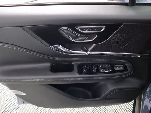 New 2025 Lincoln Corsair FWD w/ Equipment Group 101A image 14