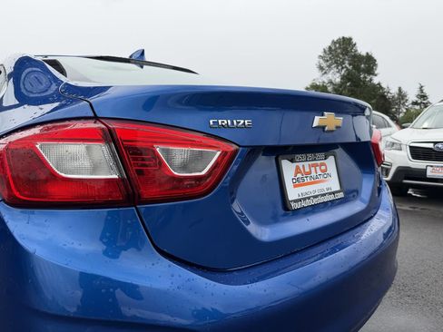 Used 2018 Chevrolet Cruze LT w/ LT Convenience Package FWD image 11