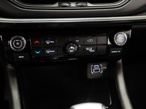 Used 2025 Jeep Compass Latitude w/ Altitude Special Edition AWD/4WD image 28
