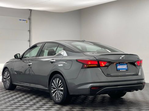 Used 2023 Nissan Altima 2.5 SV FWD image 9