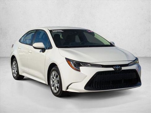 Used 2022 Toyota Corolla LE image 3