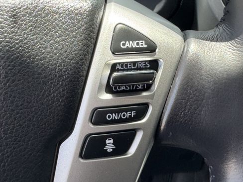 Used 2020 Nissan Titan SL w/ Moonroof Package AWD/4WD image 23