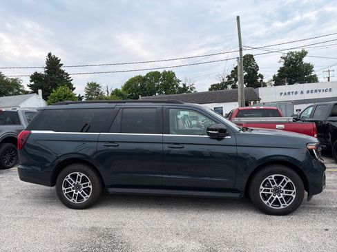 Used 2025 Ford Expedition Max Active AWD/4WD image 2