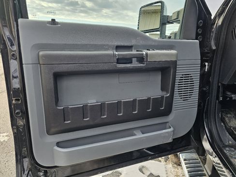 Used 2016 Ford F250 XLT w/ XLT Premium Package image 4