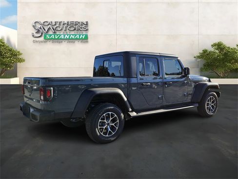 New 2025 Jeep Gladiator Sport image 5