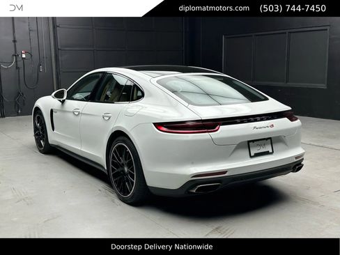 Used 2018 Porsche Panamera 4 image 4