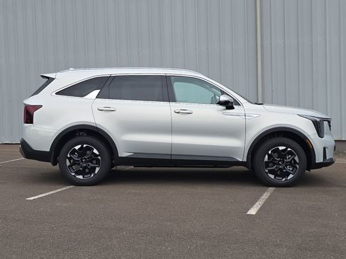 New 2026 Kia Sorento S image 4