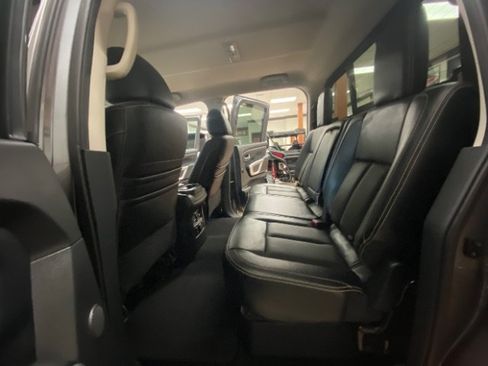 Used 2017 Nissan Titan PRO-4X w/ Pro-4x Convenience Package AWD/4WD image 16