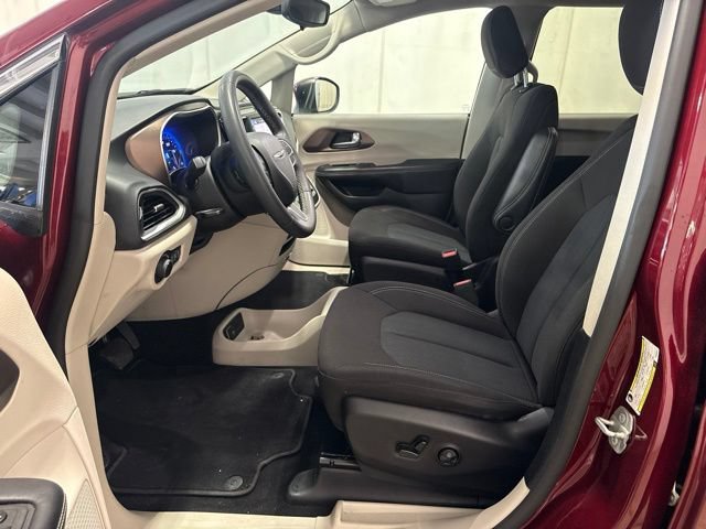 Used 2023 Chrysler Voyager LX FWD image 12