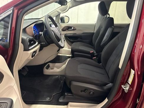 Used 2023 Chrysler Voyager LX FWD image 12