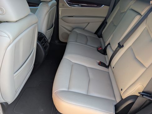 Used 2017 Cadillac XT5 Luxury w/ Driver Awareness Package FWD image 12