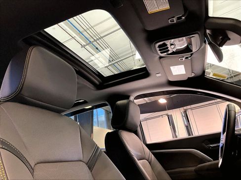 Used 2025 Chevrolet Colorado ZR2 w/ Midnight Edition image 22