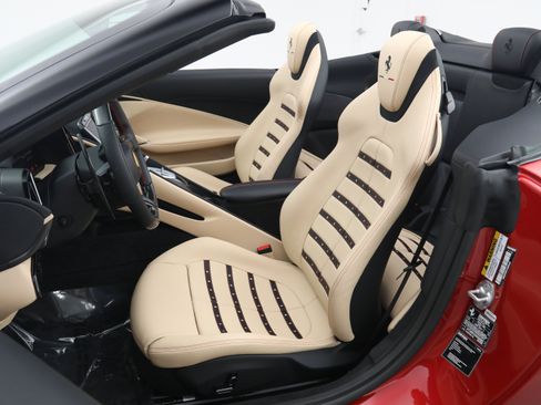 Certified 2025 Ferrari Roma Spider RWD image 5