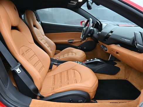 Used 2018 Ferrari 488 GTB RWD image 31