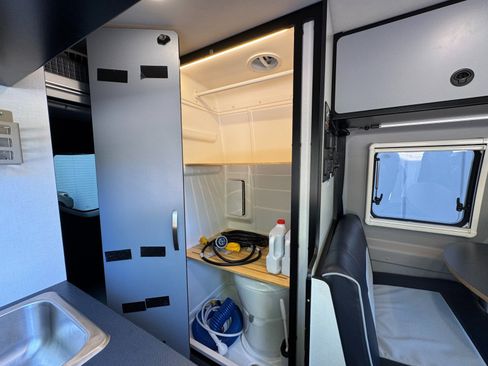 Used 2020 Mercedes-Benz Sprinter 2500 w/ Premium Plus Package image 47